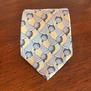 Mens Unique Golf Ball/Tee Pattern Silk Neck Tie Yellow‎ Background Classic Width